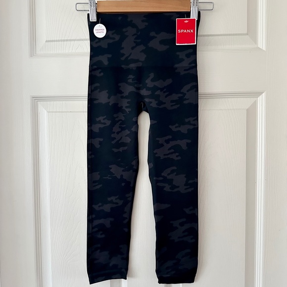 Spanx Look At Me Now Crop Seamless Leggings Black Camo - Picture 4 of 11